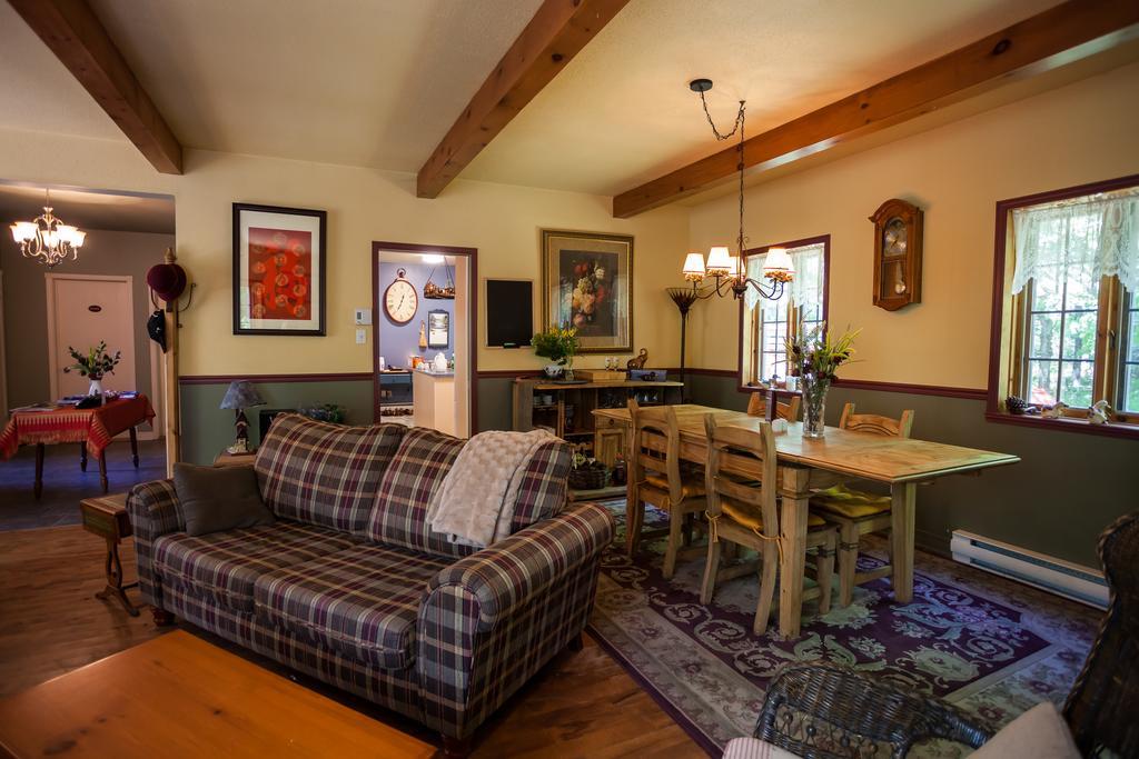 La Chaumiere De L'Anse Bed and Breakfast Mont-Tremblant Eksteriør billede
